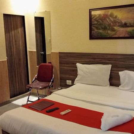 Hotel Terminus Square Kurla Esterno foto