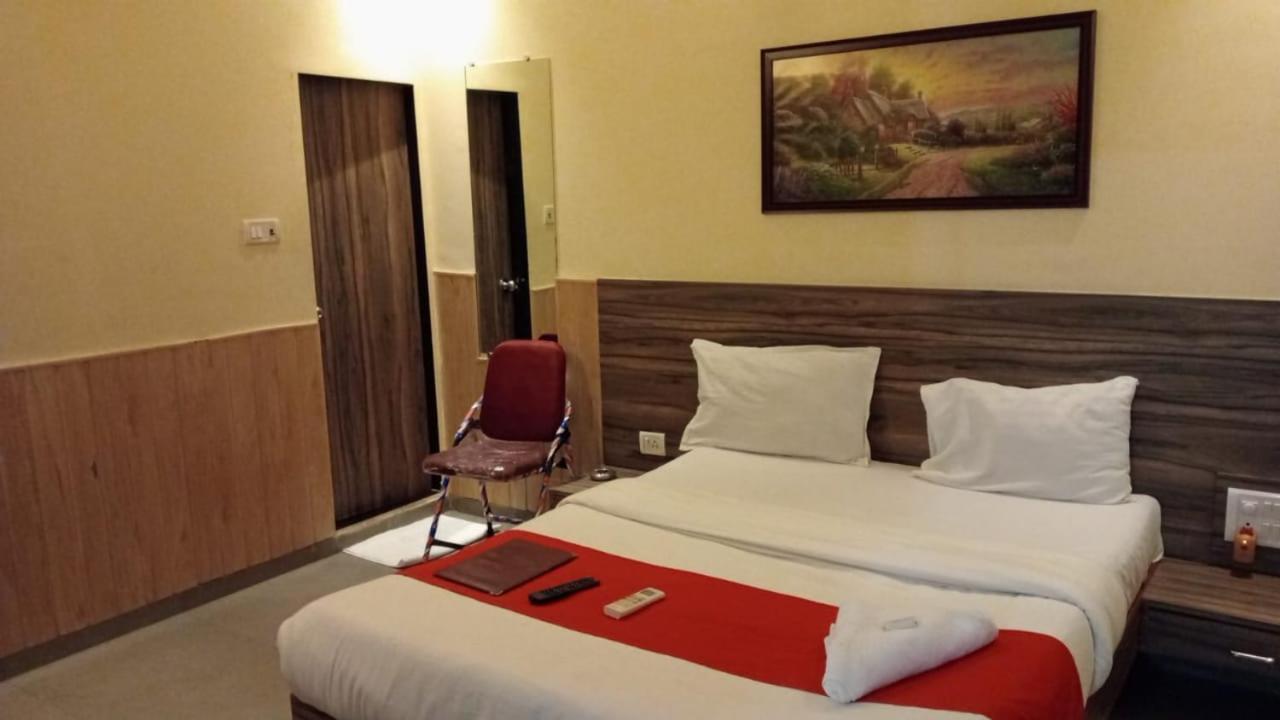 Hotel Terminus Square Kurla Esterno foto