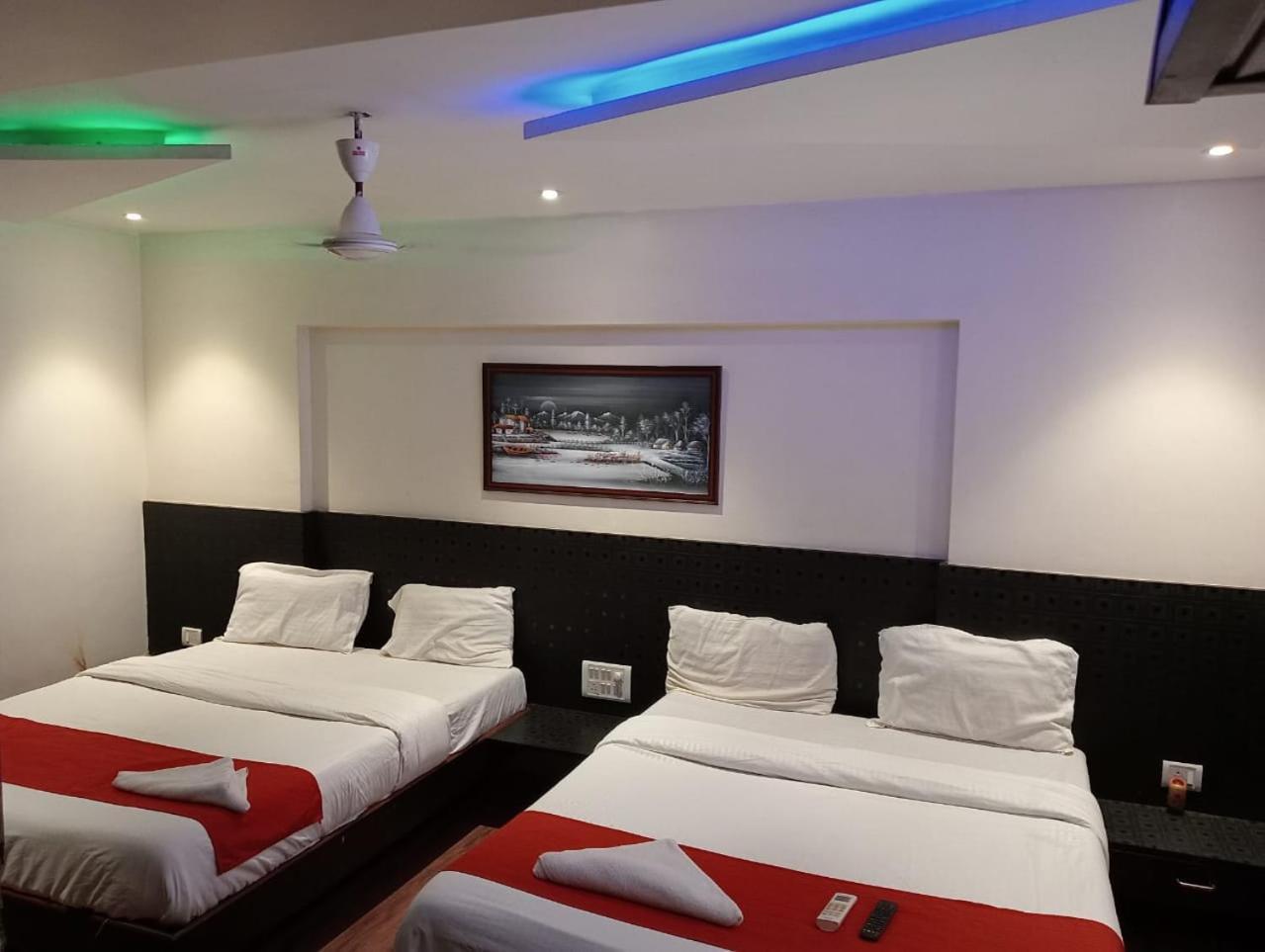 Hotel Terminus Square Kurla Esterno foto