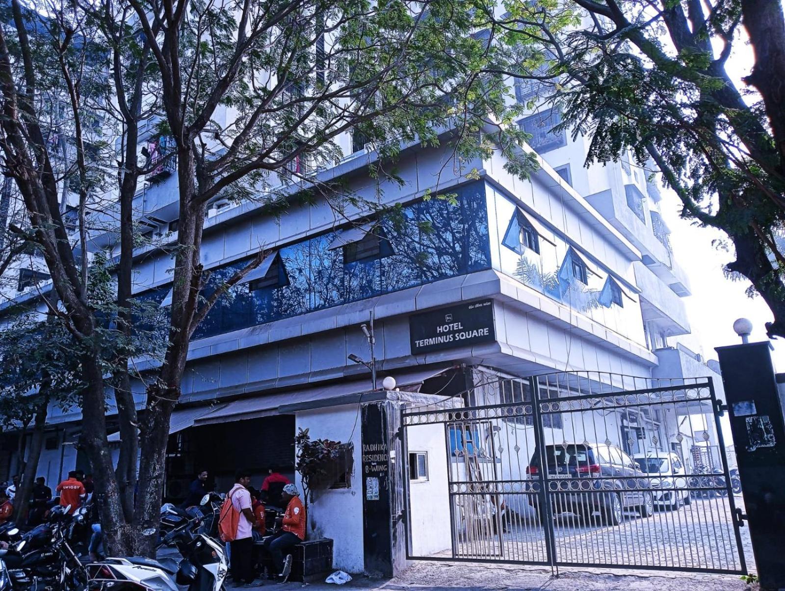 Hotel Terminus Square Kurla Esterno foto