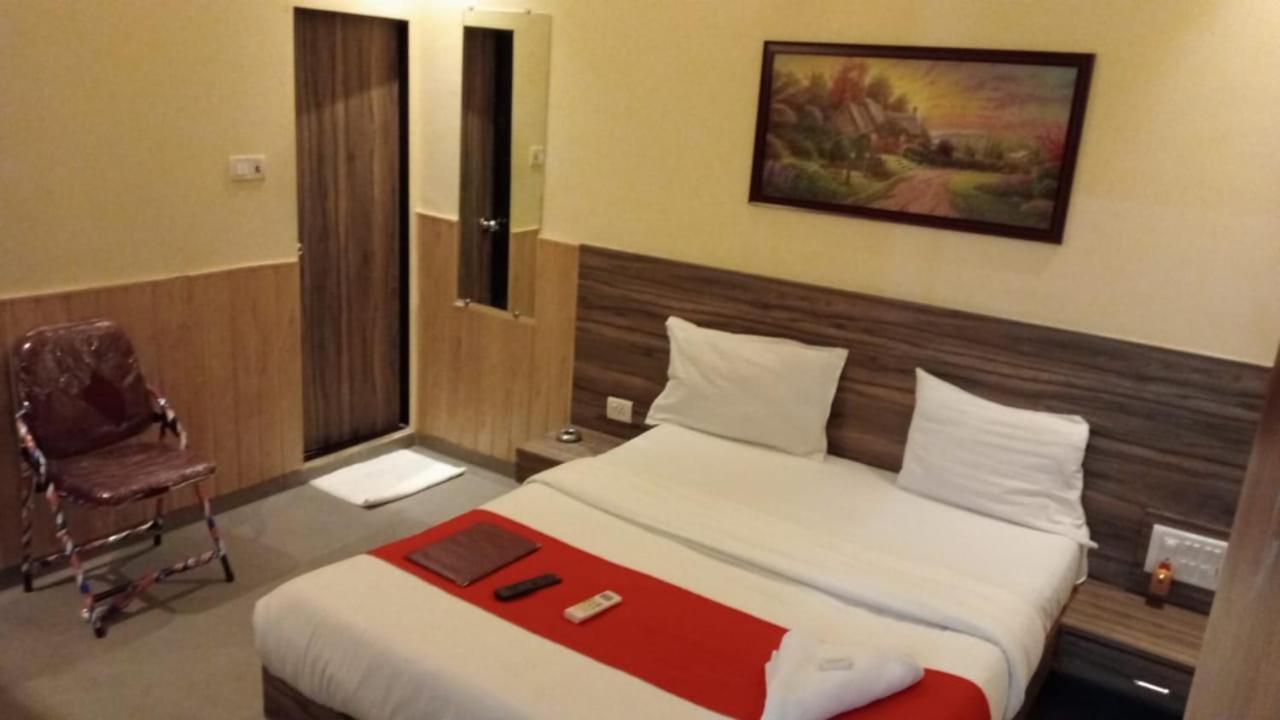 Hotel Terminus Square Kurla Esterno foto