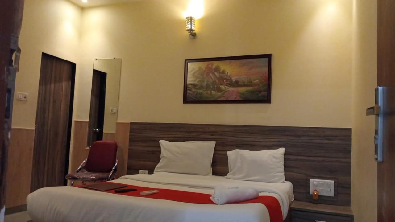 Hotel Terminus Square Kurla Esterno foto