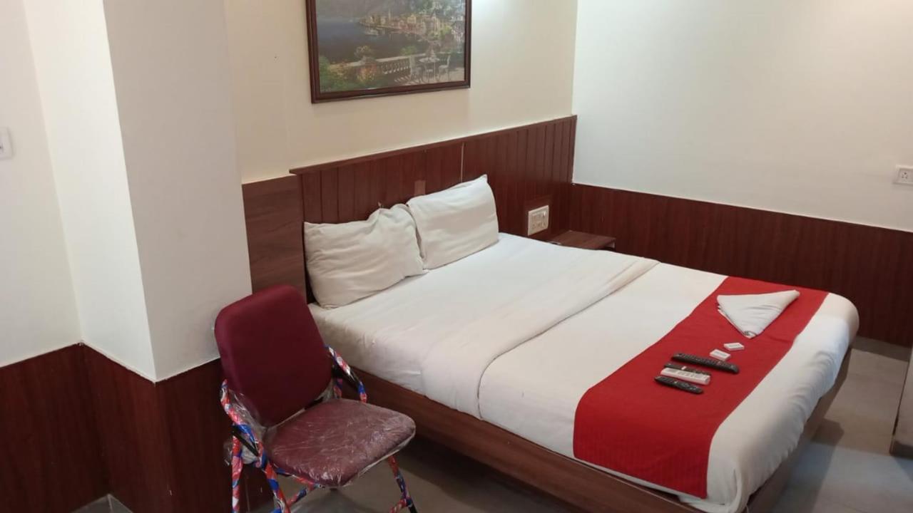 Hotel Terminus Square Kurla Esterno foto