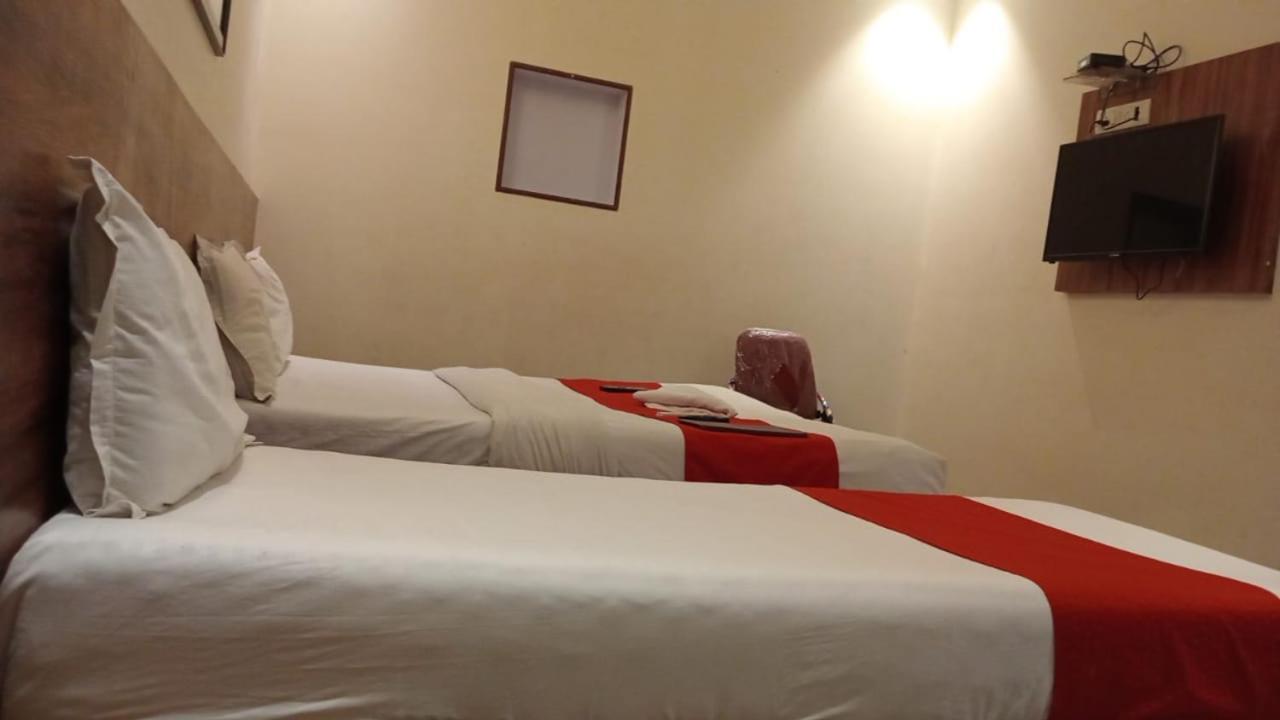 Hotel Terminus Square Kurla Esterno foto