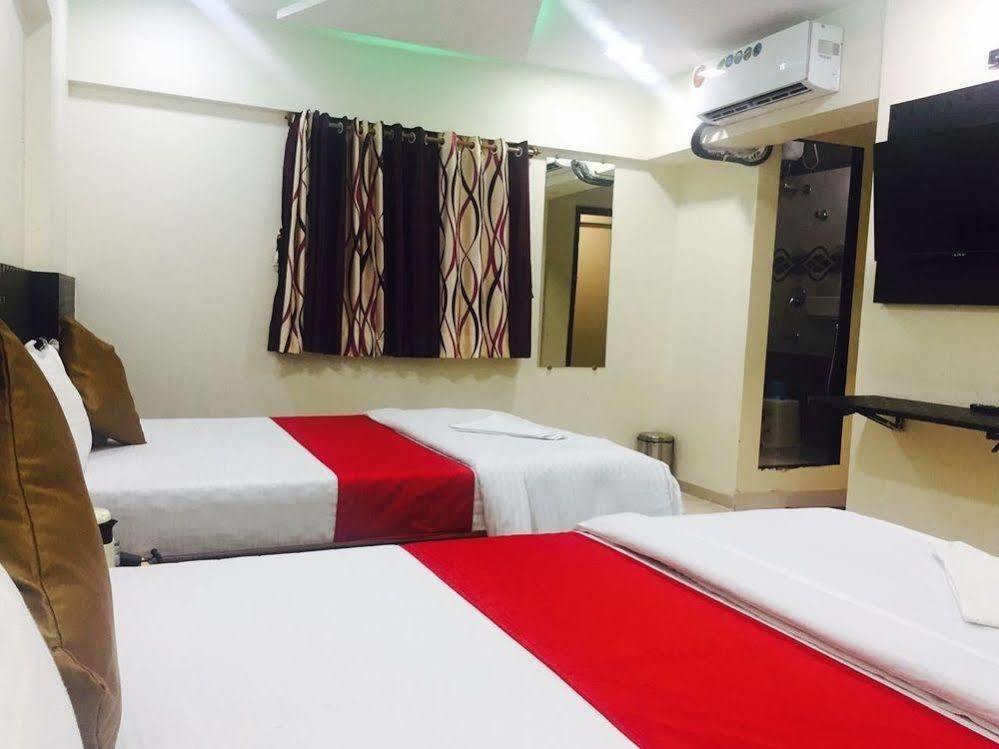 Hotel Terminus Square Kurla Esterno foto