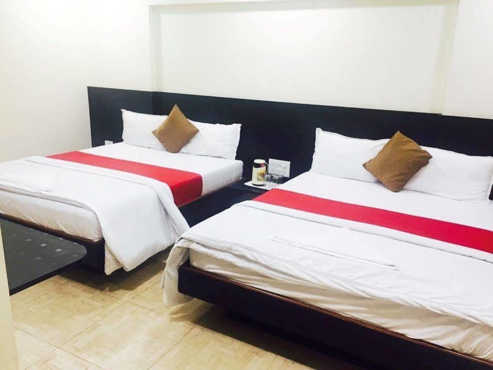Hotel Terminus Square Kurla Esterno foto