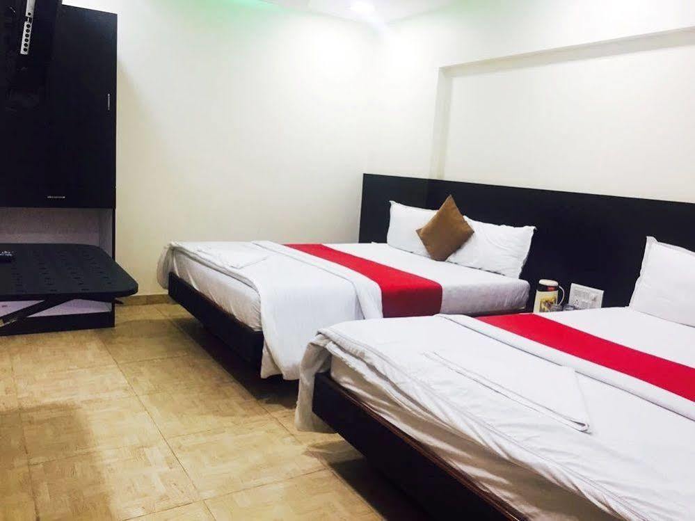Hotel Terminus Square Kurla Esterno foto