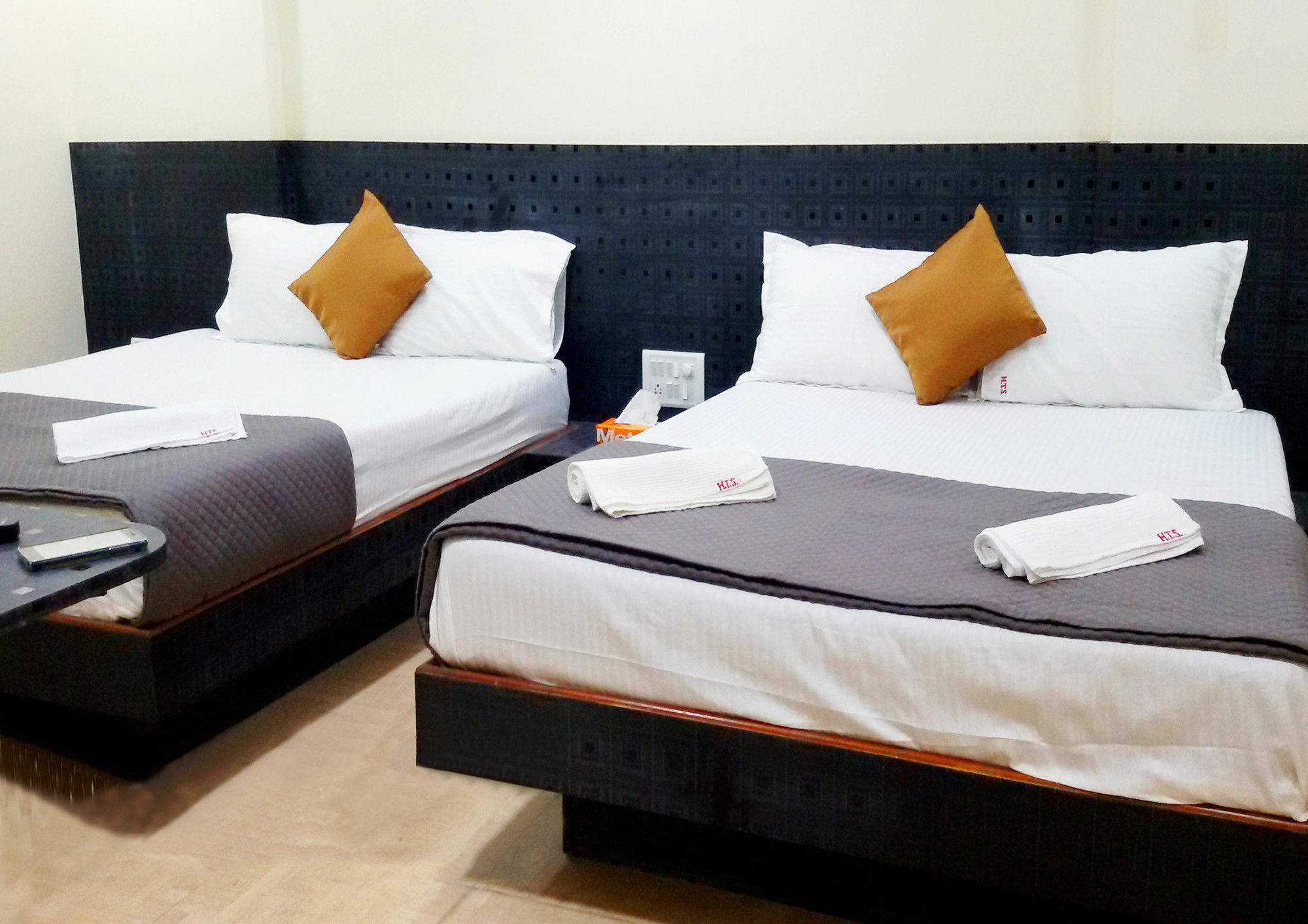 Hotel Terminus Square Kurla Esterno foto