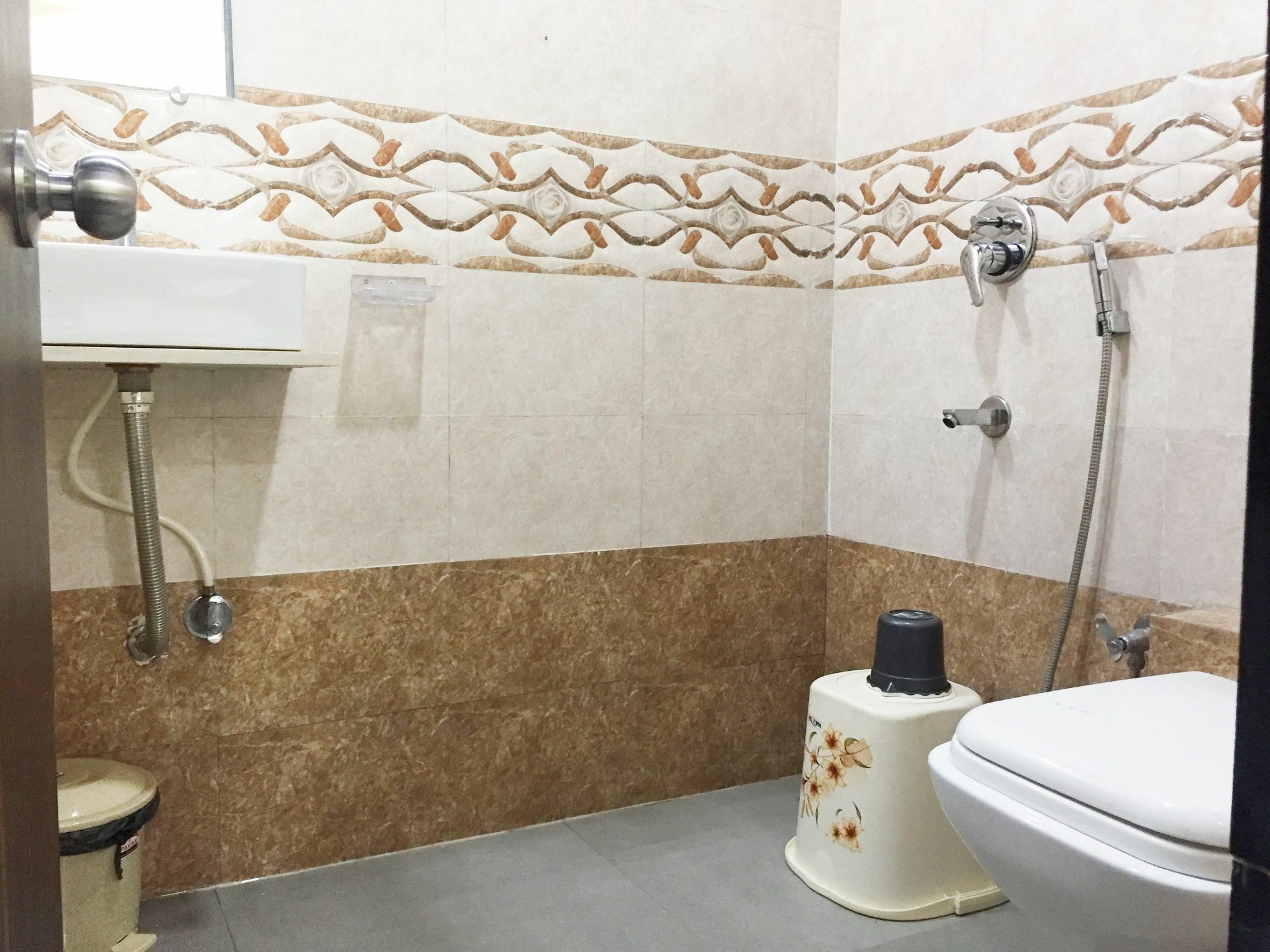 Hotel Terminus Square Kurla Esterno foto