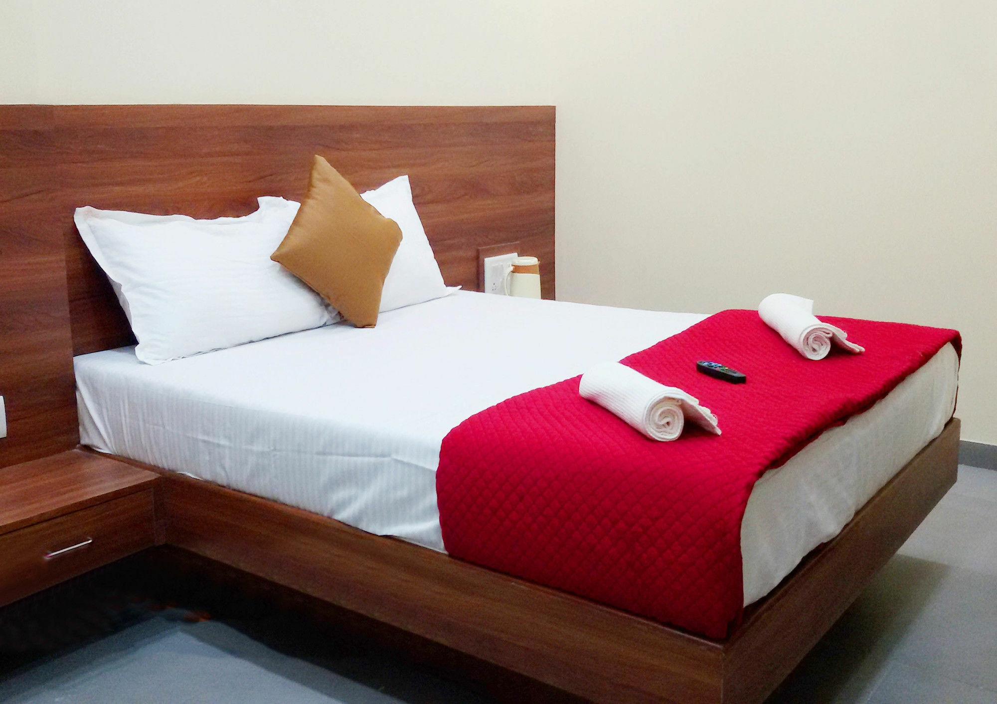 Hotel Terminus Square Kurla Esterno foto