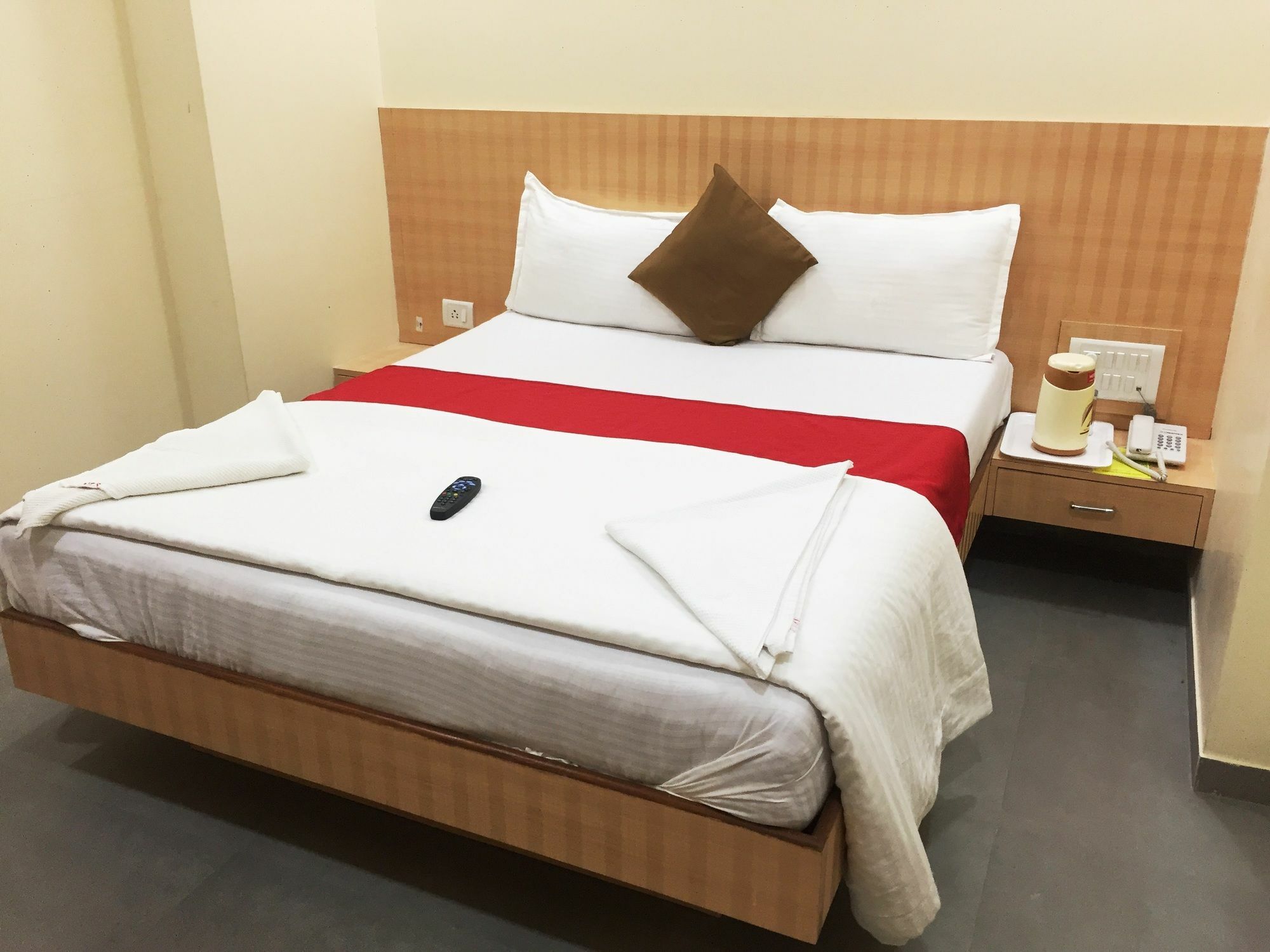 Hotel Terminus Square Kurla Esterno foto