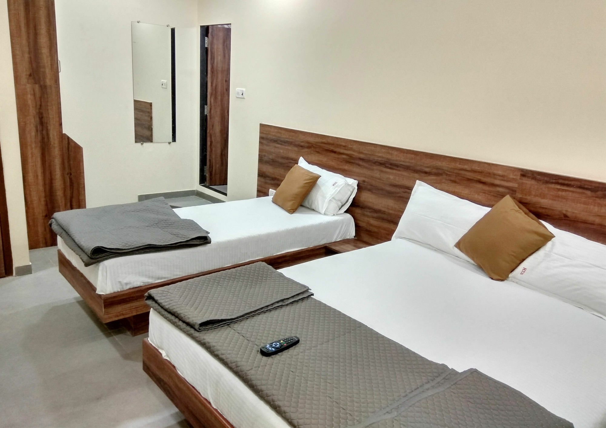 Hotel Terminus Square Kurla Esterno foto