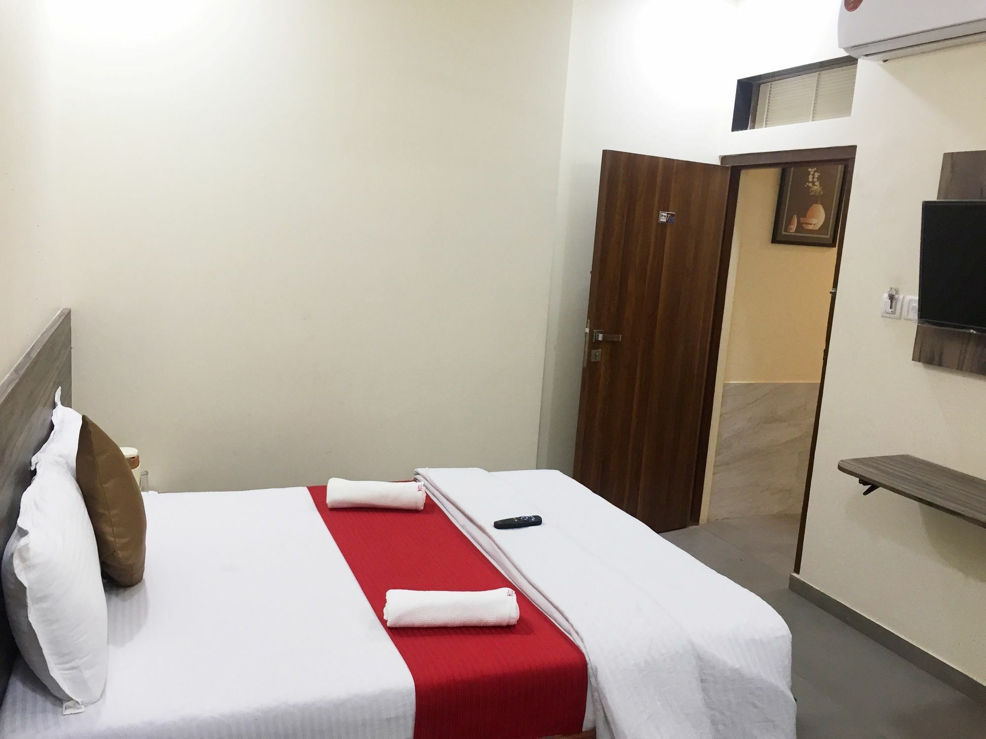 Hotel Terminus Square Kurla Esterno foto