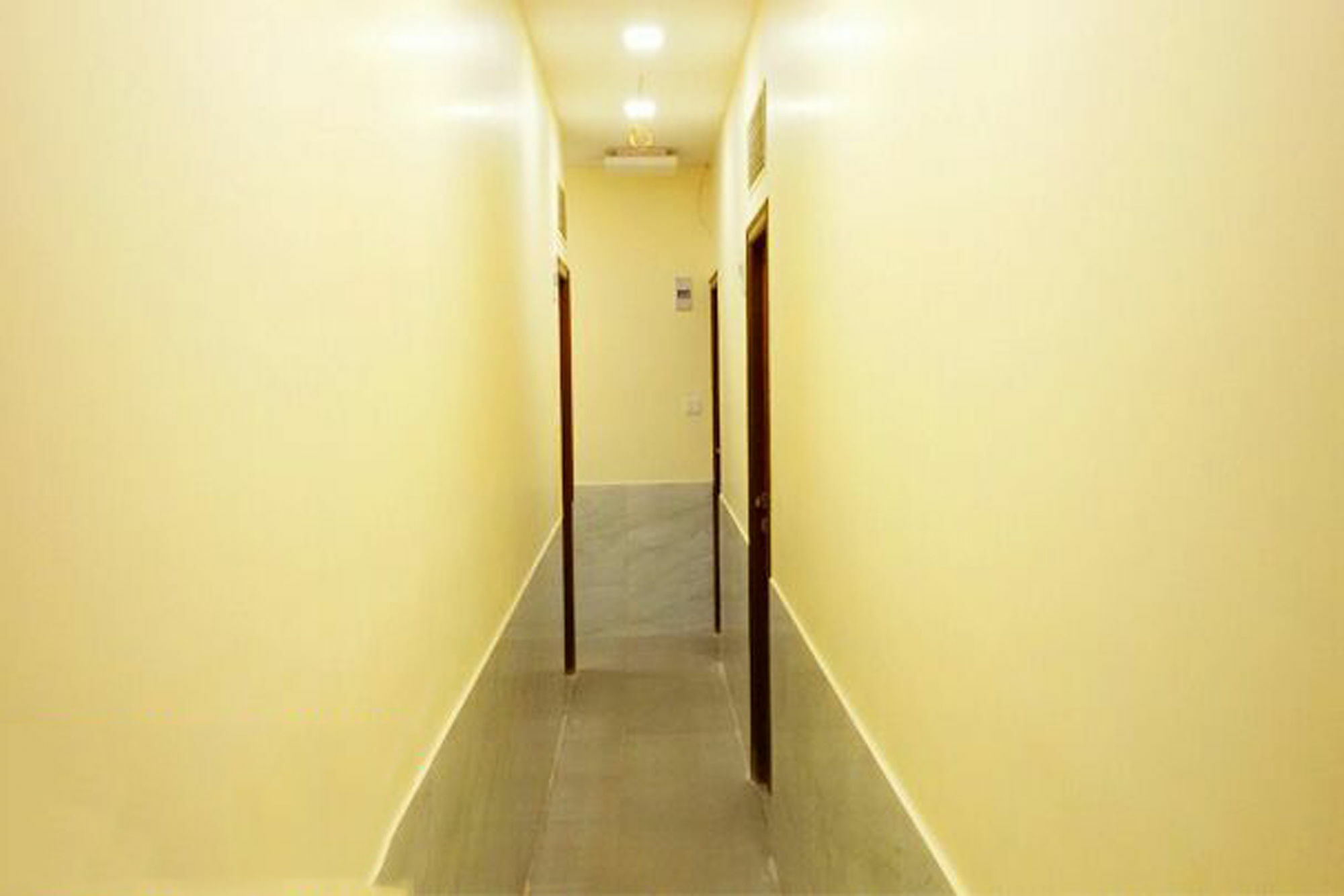 Hotel Terminus Square Kurla Esterno foto