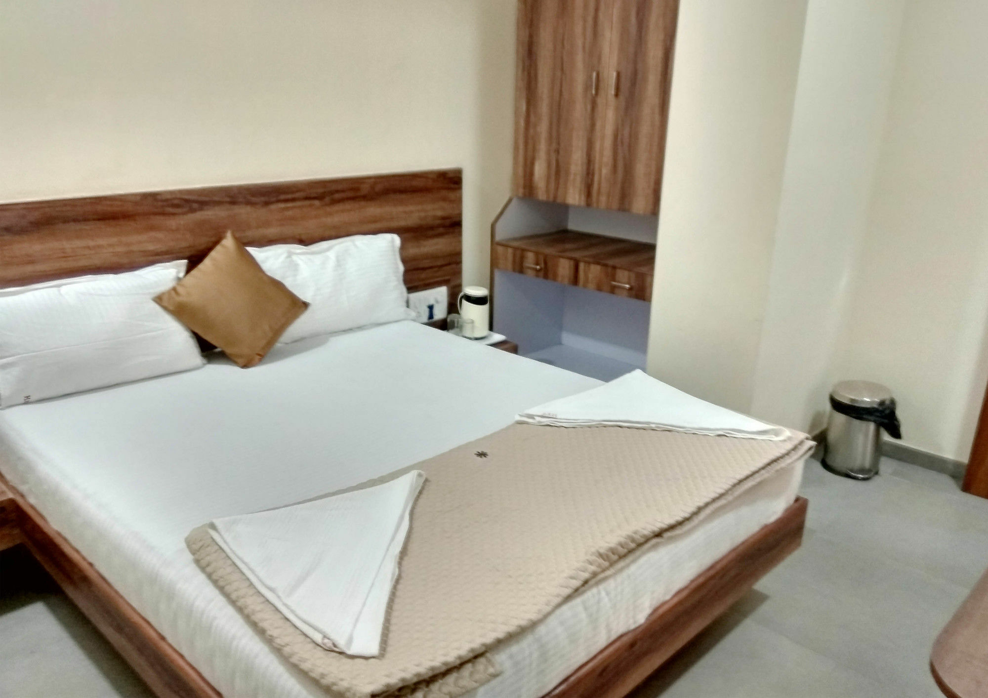 Hotel Terminus Square Kurla Esterno foto