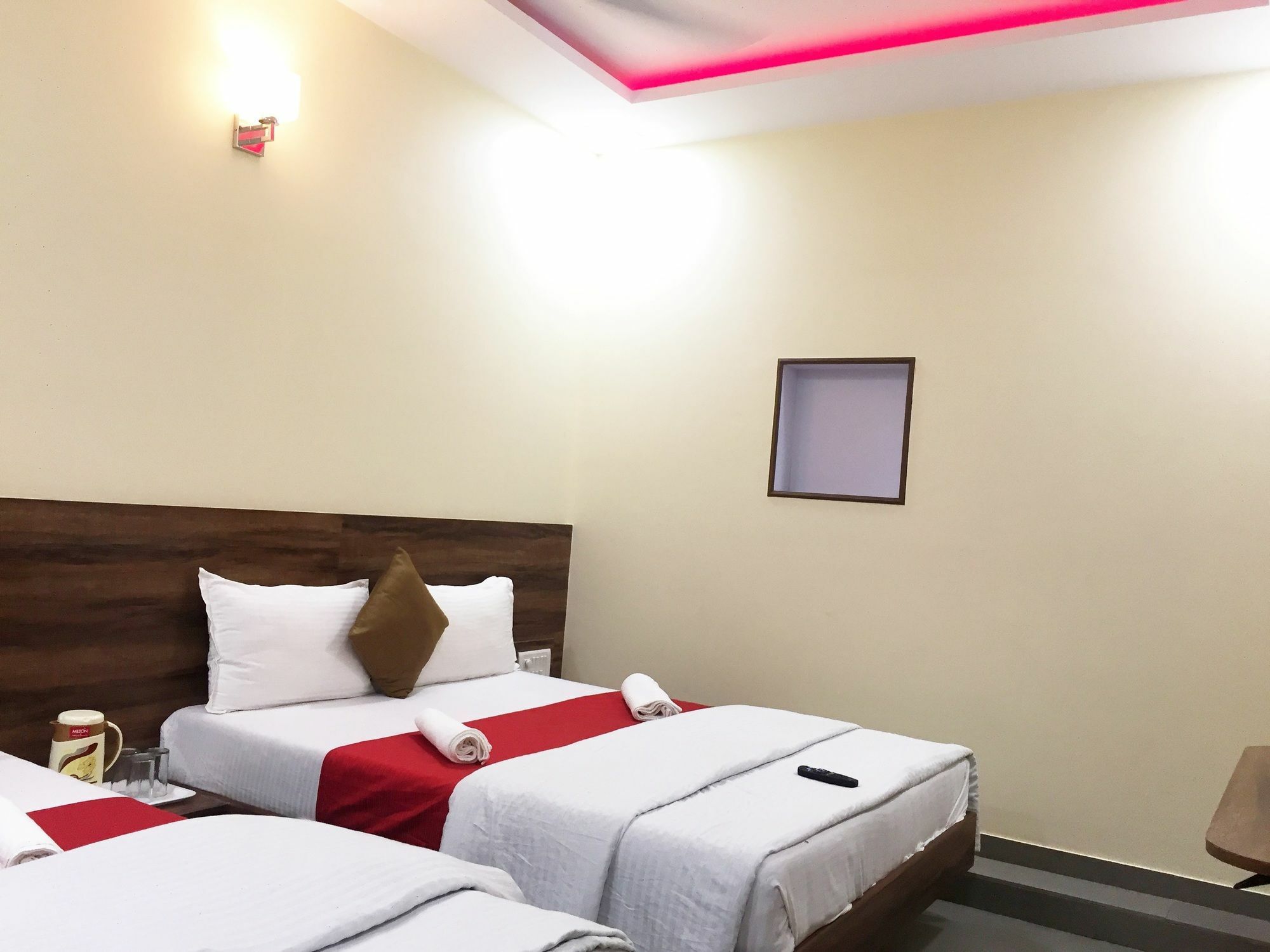 Hotel Terminus Square Kurla Esterno foto