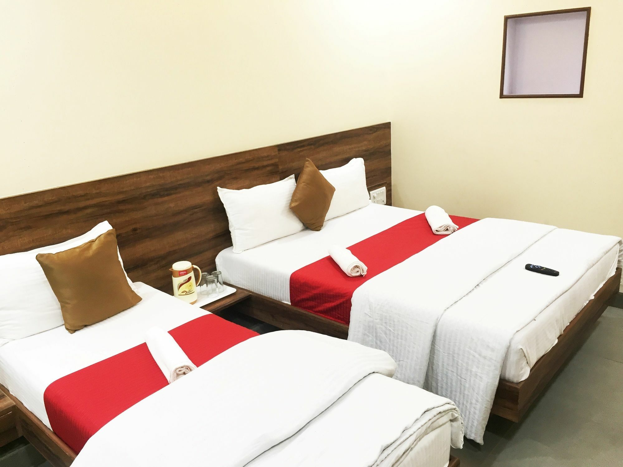 Hotel Terminus Square Kurla Esterno foto