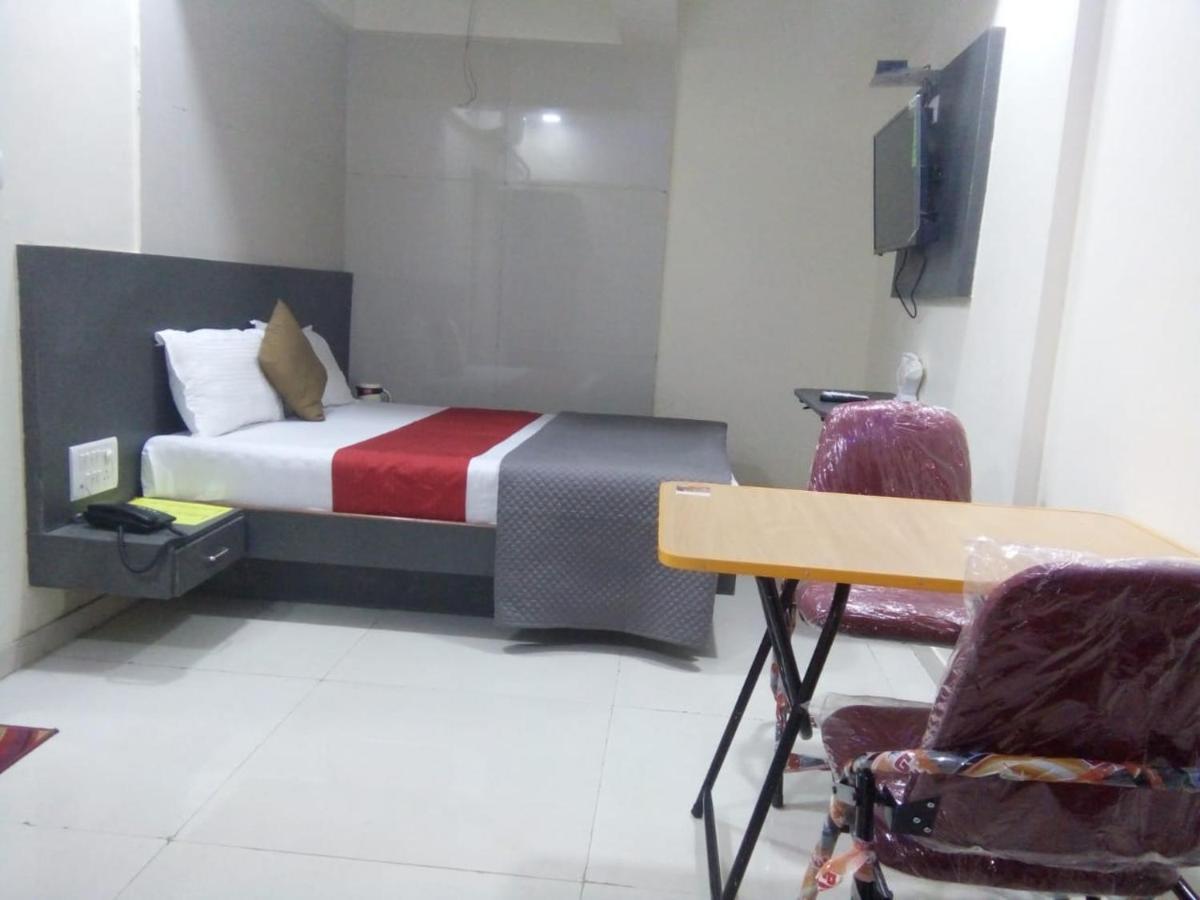 Hotel Terminus Square Kurla Esterno foto
